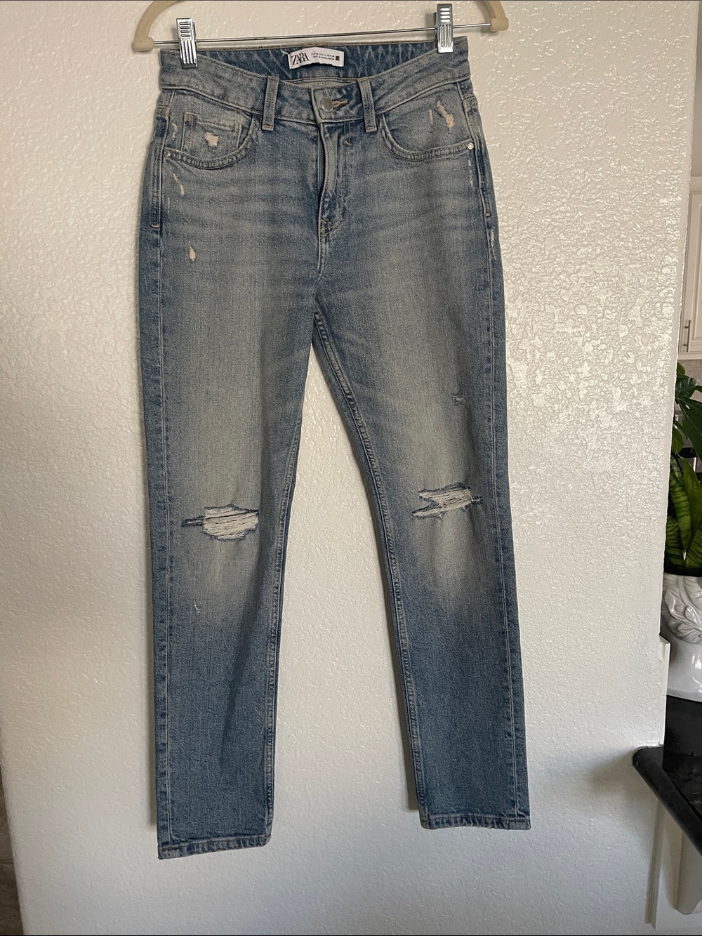Zara Washed Light Blue Skinny Jeans with Knee Rips